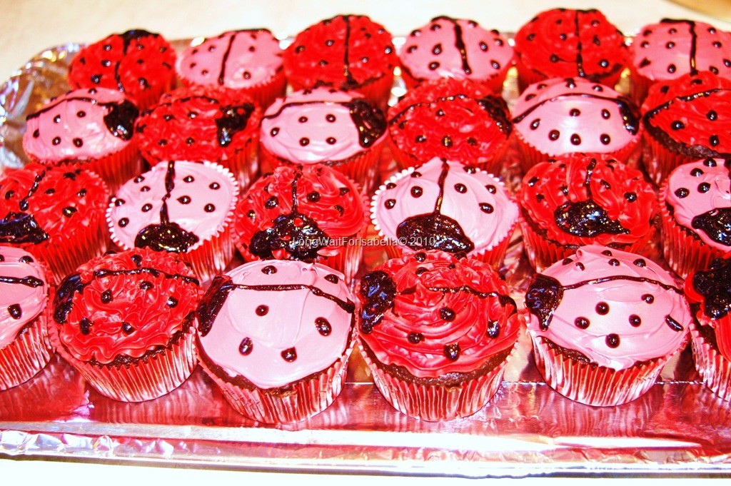 ladybug cupcakes