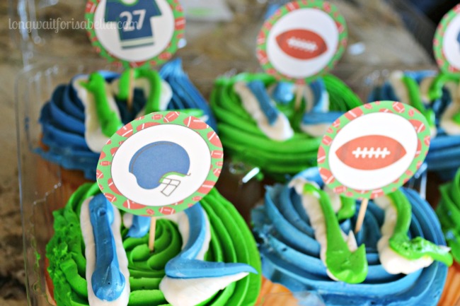 Seahawks Cupcakes + Free Printable