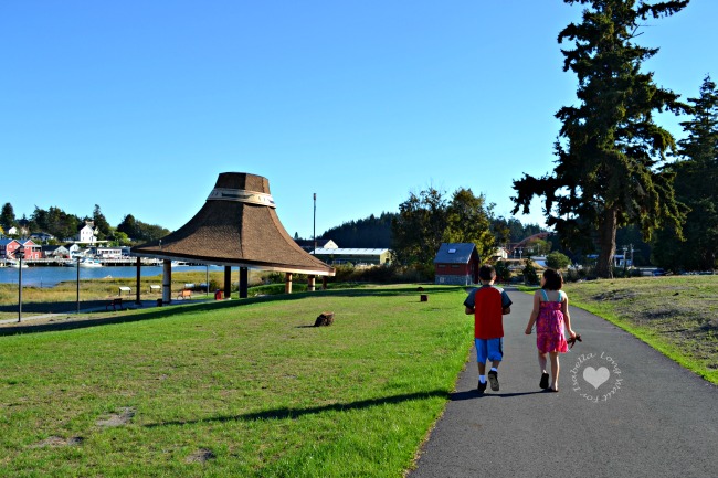 walking-the-loop-at-cedar-hats-park