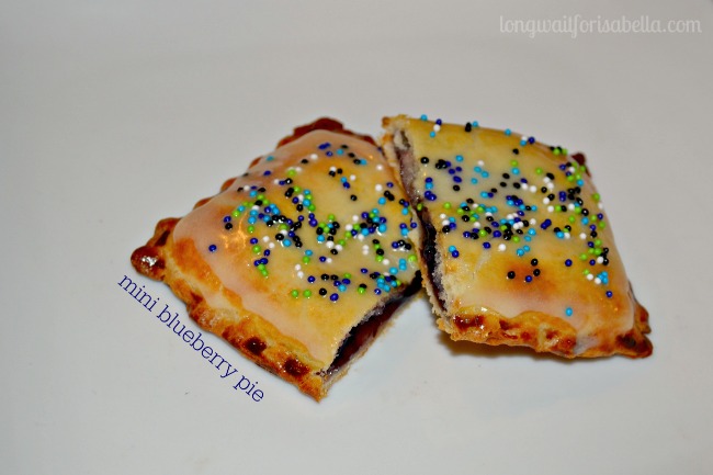 {Semi-Homemade} Mini Blueberry Pie Recipe